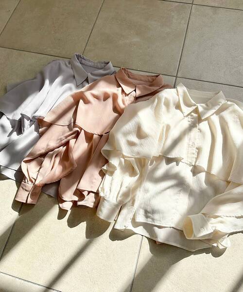 MAJESTIC LEGON（マジェスティックレゴン）の「肩あきケープブラウス（シャツ/ブラウス・レディース・アイボリー/ピンク/ライトグレー/ブラック・MEDIUM）」の4枚目の写真