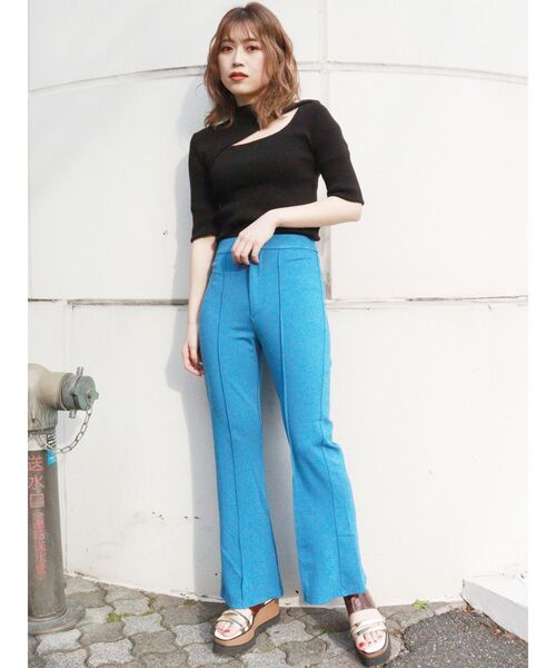 MURUA(ムルーア)の「変形ネックハーフニット(ニット/セーター・レディース・アイボリー/ブラック/ブルー・FREE)」の6枚目の写真