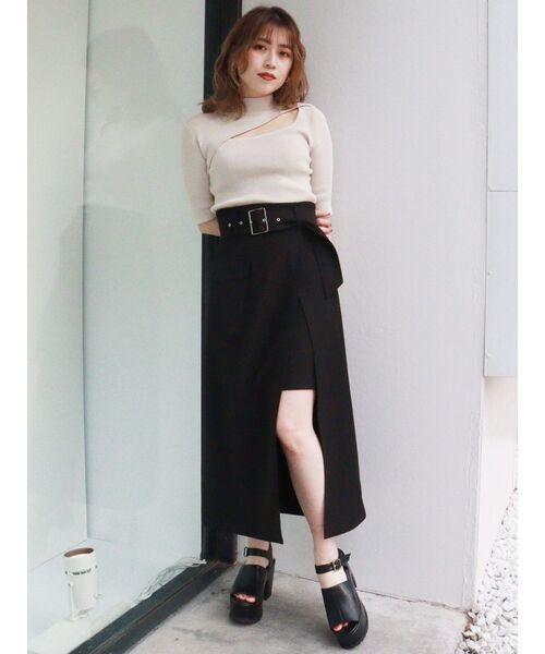 MURUA(ムルーア)の「変形ネックハーフニット(ニット/セーター・レディース・アイボリー/ブラック/ブルー・FREE)」の9枚目の写真