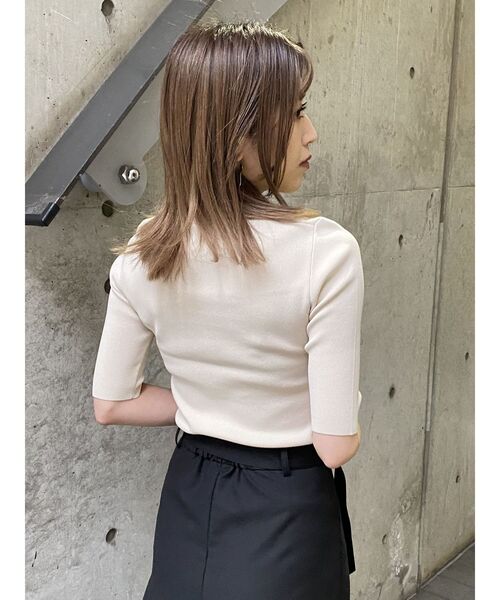 MURUA(ムルーア)の「変形ネックハーフニット(ニット/セーター・レディース・アイボリー/ブラック/ブルー・FREE)」の13枚目の写真