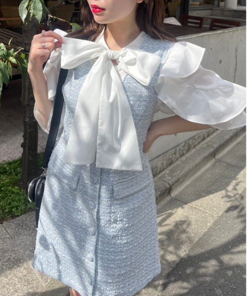 OLIVE des OLIVE（オリーブデオリーブ）の「【WEB限定カラー有】Vネックジャンスカ（ジャンパースカート・レディース・サックスブルー/ブラック/ホワイト/オフホワイト・FREE）」の4枚目の写真