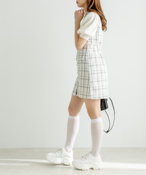 OLIVE des OLIVE（オリーブデオリーブ）の「【WEB限定カラー有】Vネックジャンスカ（ジャンパースカート・レディース・サックスブルー/ブラック/ホワイト/オフホワイト・FREE）」の17枚目の写真