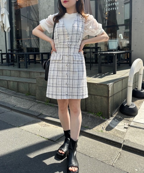 OLIVE des OLIVE（オリーブデオリーブ）の「【WEB限定カラー有】Vネックジャンスカ（ジャンパースカート・レディース・サックスブルー/ブラック/ホワイト/オフホワイト・FREE）」の7枚目の写真