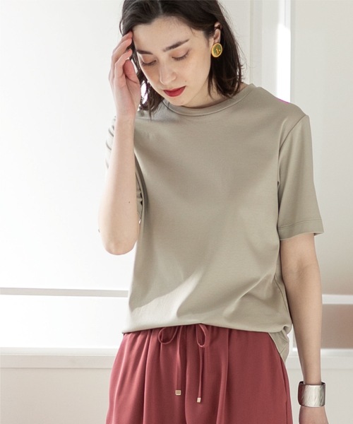 OPAQUE.CLIP（オペークドットクリップ）の「◆シルク調スーピマコットン ベーシックTシャツ【洗濯機洗い可】（Tシャツ/カットソー・レディース・サンドベージュ/ブラウン系その他5/ホワイト系/ブラック/ライトブルー・36/38/40/42）」の4枚目の写真