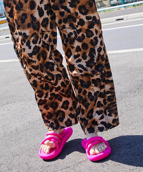 MAISON SPECIAL（メゾンスペシャル）の「チューブフラットサンダル（サンダル・レディース・ホワイト/ブラック/ピンク/シルバー・36/37/38）」の3枚目の写真