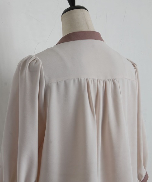 tocco closet(トッコ クローゼット)の「【ZOZO限定】ラッフルタイ付き配色ブラウス(シャツ/ブラウス・レディース・ベージュ系その他/グレー系その他・M)」の18枚目の写真