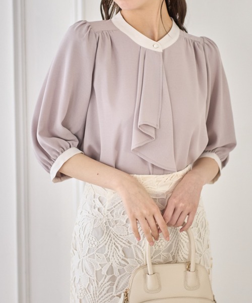 tocco closet(トッコ クローゼット)の「【ZOZO限定】ラッフルタイ付き配色ブラウス(シャツ/ブラウス・レディース・ベージュ系その他/グレー系その他・M)」の4枚目の写真
