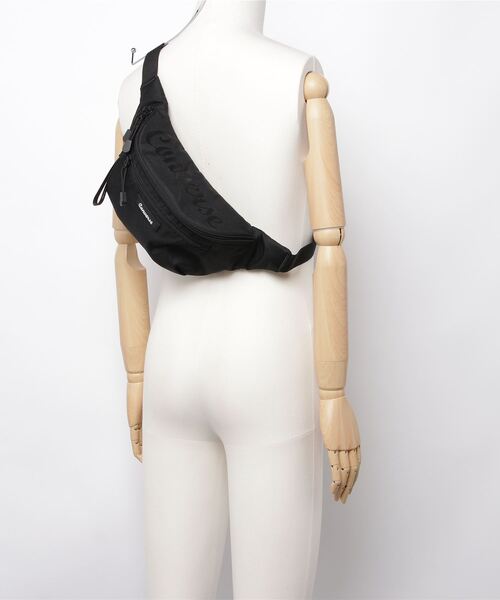 CONVERSE（コンバース）の「CONVERSE ラバーネーム　ロゴチャーム　ロゴプリント　ポリエステル　ウエストボディバッグ（ボディバッグ/ウエストポーチ・メンズ・ブラック×グリーン/ブラック×パープル/ブラック×ホワイト・FREE）」の6枚目の写真