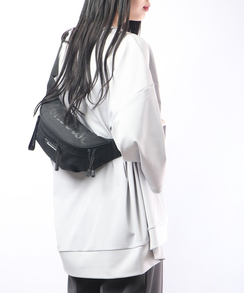 CONVERSE（コンバース）の「CONVERSE ラバーネーム　ロゴチャーム　ロゴプリント　ポリエステル　ウエストボディバッグ（ボディバッグ/ウエストポーチ・メンズ・ブラック×グリーン/ブラック×パープル/ブラック×ホワイト・FREE）」の21枚目の写真