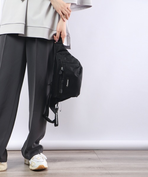 CONVERSE（コンバース）の「CONVERSE ラバーネーム　ロゴチャーム　ロゴプリント　ポリエステル　ウエストボディバッグ（ボディバッグ/ウエストポーチ・メンズ・ブラック×グリーン/ブラック×パープル/ブラック×ホワイト・FREE）」の22枚目の写真