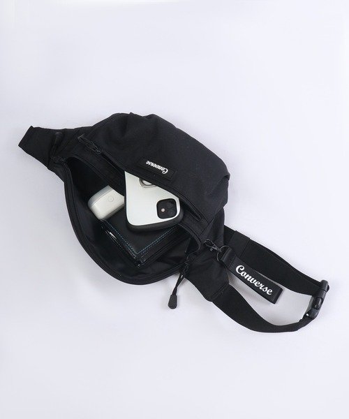 CONVERSE（コンバース）の「CONVERSE ラバーネーム　ロゴチャーム　ロゴプリント　ポリエステル　ウエストボディバッグ（ボディバッグ/ウエストポーチ・メンズ・ブラック×グリーン/ブラック×パープル/ブラック×ホワイト・FREE）」の18枚目の写真