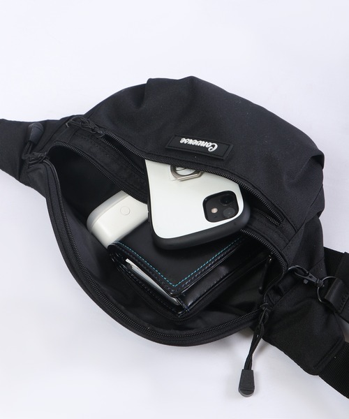 CONVERSE（コンバース）の「CONVERSE ラバーネーム　ロゴチャーム　ロゴプリント　ポリエステル　ウエストボディバッグ（ボディバッグ/ウエストポーチ・メンズ・ブラック×グリーン/ブラック×パープル/ブラック×ホワイト・FREE）」の17枚目の写真