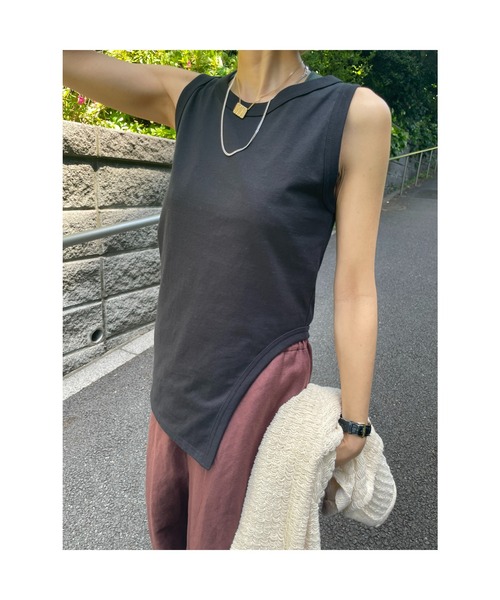 BLACK BY MOUSSY（ブラックバイマウジー）の「asymmetry hem tops（アシンメトリーヘムトップス)（タンクトップ・レディース・ベージュ/ホワイト/ブルー/ブラック・FREE）」の11枚目の写真
