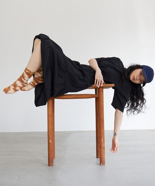 BABU-BU（バブーブ）の「TIERED CUT SEW MAXI H/S ONEPIECE（ワンピース・レディース・ブラック/ベージュ・ONE SIZE）」の4枚目の写真