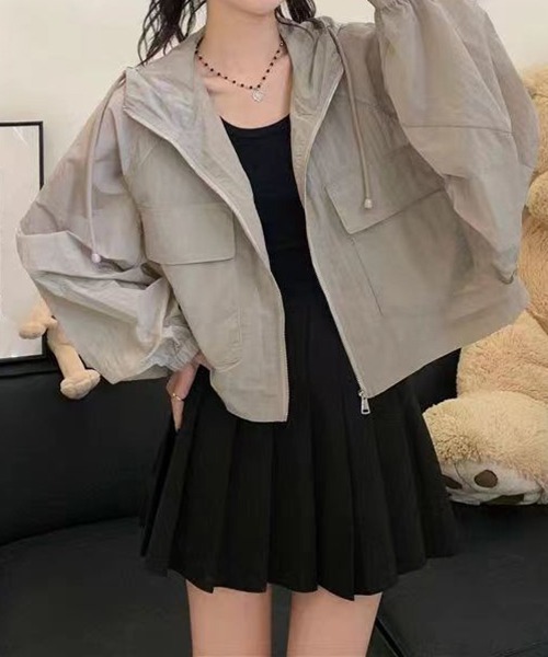 gossip!ロサンゼルス(ゴシップロサンゼルス)の「YUGA 日焼け止めUV ショートコート(パーカー・レディース・グレー/ホワイト・FREE)」の3枚目の写真