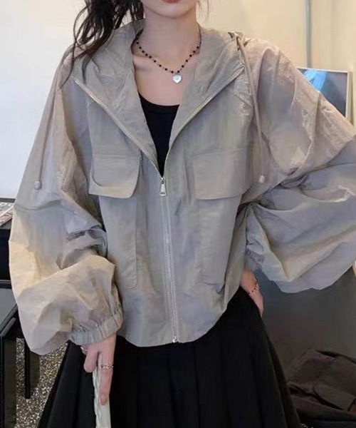 gossip!ロサンゼルス(ゴシップロサンゼルス)の「YUGA 日焼け止めUV ショートコート(パーカー・レディース・グレー/ホワイト・FREE)」の4枚目の写真