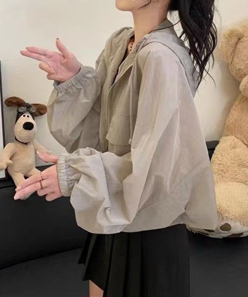 gossip!ロサンゼルス(ゴシップロサンゼルス)の「YUGA 日焼け止めUV ショートコート(パーカー・レディース・グレー/ホワイト・FREE)」の7枚目の写真