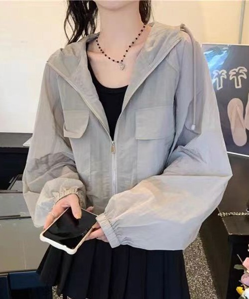 gossip!ロサンゼルス(ゴシップロサンゼルス)の「YUGA 日焼け止めUV ショートコート(パーカー・レディース・グレー/ホワイト・FREE)」の8枚目の写真