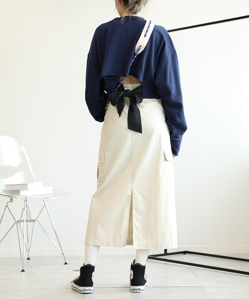 aimoha（アイモハ）の「バックオープンデザインオーバーショートスウェット（スウェット・レディース・ダークグレー/ベージュ/ダークグリーン/ネイビー・MEDIUM/SMALL）」の17枚目の写真