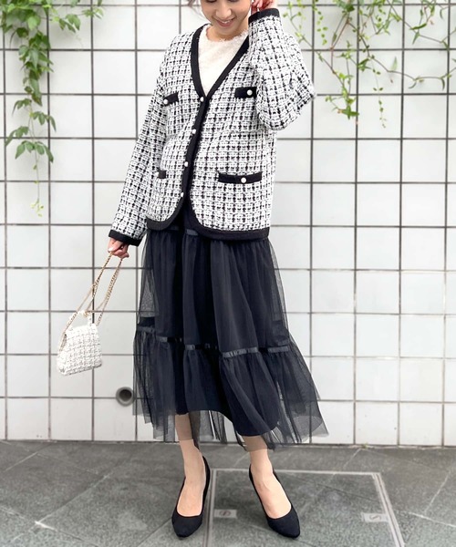 PICCIN PERLA(ピッチンペルラ)の「ウール混 パールボタン ニットジャケット(ノーカラージャケット・レディース・ブルー/オフホワイト/ブラック・M)」の8枚目の写真