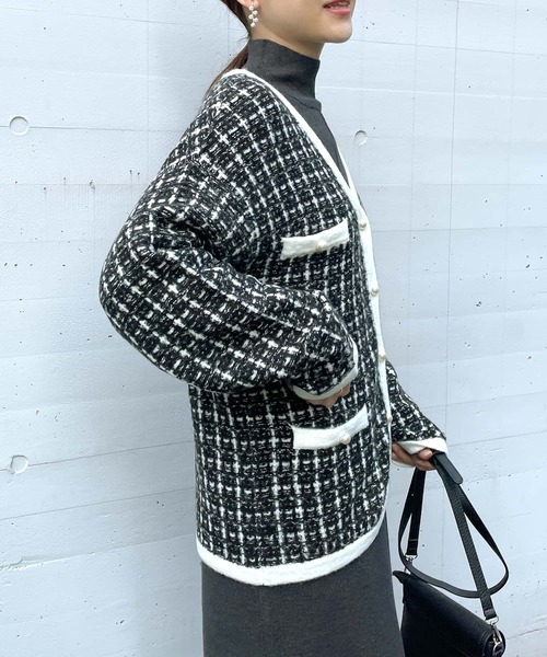 PICCIN PERLA(ピッチンペルラ)の「ウール混 パールボタン ニットジャケット(ノーカラージャケット・レディース・ブルー/オフホワイト/ブラック・M)」の14枚目の写真