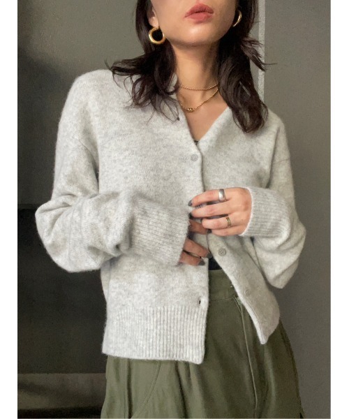 BLACK BY MOUSSY（ブラックバイマウジー）の「round neck knit cardigan(ラウンドネックニットカーディガン)（カーディガン/ボレロ・レディース・ピンク/ブルー/グレー/ブラック・FREE）」の6枚目の写真