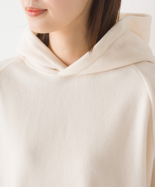 OMNES（オムネス）の「ふわ軽静電気防止マイクロフリースパーカー長袖（パーカー・レディース・アイボリー/キャメル/ホワイト×ネイビー/ブラック・LARGE/MEDIUM）」の5枚目の写真