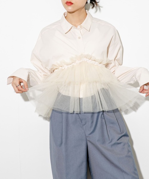 KBF(ケイビーエフ)の「チュールSETクロップドシャツ(シャツ/ブラウス・レディース・ブルー/チャコールグレー/アイボリー・ONE)」の4枚目の写真
