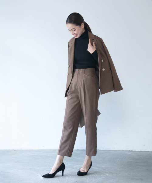 M.deux(エムドゥ)の「~ハイウエストタックプレスパンツ~(その他パンツ・レディース・オフホワイト/ブラウン・MEDIUM)」の5枚目の写真