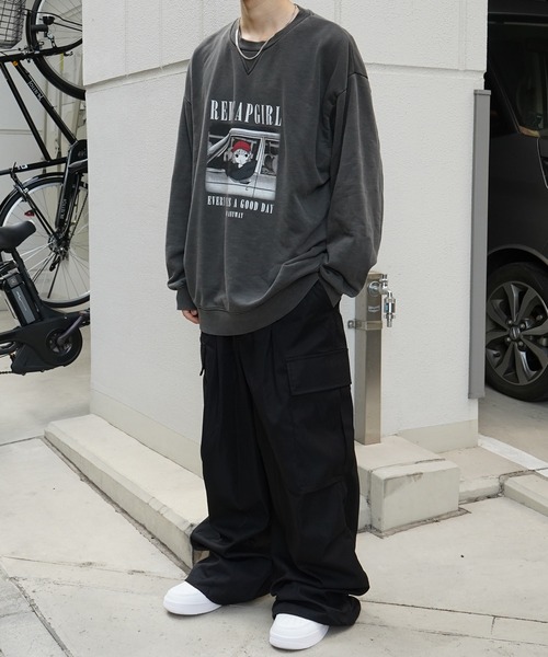 Red Cap Girl（レッドキャプガール）の「【RED CAP GIRL】ビッグシルエット ピグメント加工 フロントイラストプリント プルオーバースウェット（スウェット・メンズ・グレー系その他/チャコールグレー・L/M）」の3枚目の写真