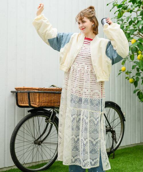 RETRO GIRL（レトロガール）の「配色ショートブルゾン（ブルゾン・レディース・ブラック/ブルー/ナチュラル・FREE）」の4枚目の写真