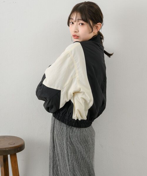 RETRO GIRL（レトロガール）の「配色ショートブルゾン（ブルゾン・レディース・ブラック/ブルー/ナチュラル・FREE）」の19枚目の写真