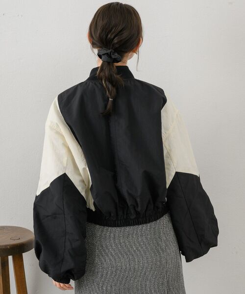 RETRO GIRL（レトロガール）の「配色ショートブルゾン（ブルゾン・レディース・ブラック/ブルー/ナチュラル・FREE）」の20枚目の写真