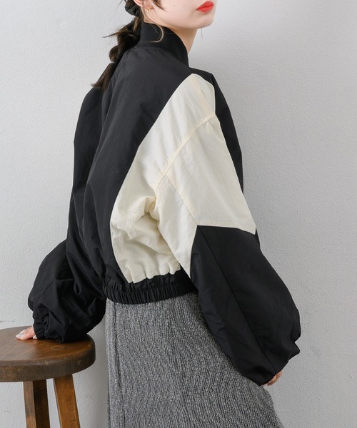 RETRO GIRL（レトロガール）の「配色ショートブルゾン（ブルゾン・レディース・ブラック/ブルー/ナチュラル・FREE）」の2枚目の写真