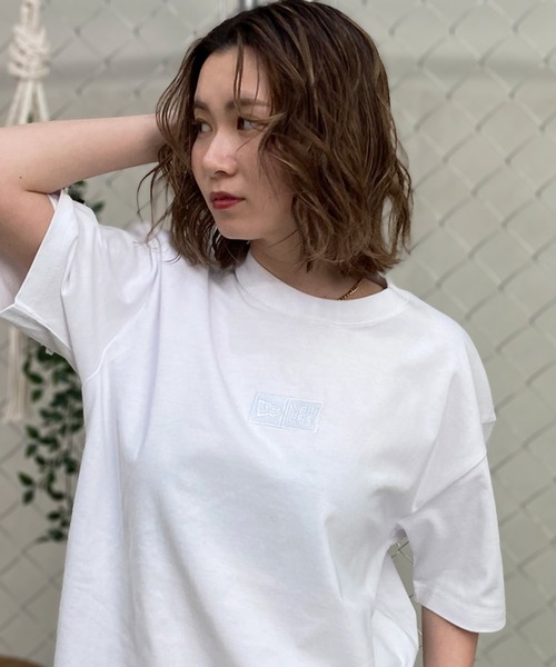 NEW ERA(ニューエラ)の「NEW ERA/ニューエラ オーバーサイズTシャツ 刺繍ロゴ 14121910/14121911/14121913(Tシャツ/カットソー・レディース・ブラック/ホワイト/ストーン・XL)」の2枚目の写真