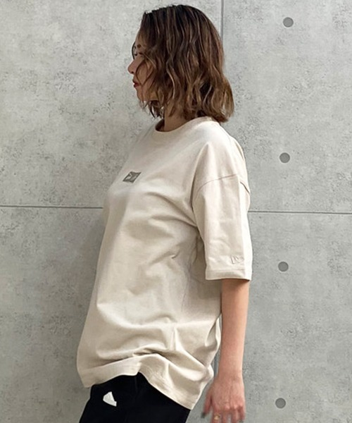 NEW ERA(ニューエラ)の「NEW ERA/ニューエラ オーバーサイズTシャツ 刺繍ロゴ 14121910/14121911/14121913(Tシャツ/カットソー・レディース・ブラック/ホワイト/ストーン・XL)」の21枚目の写真