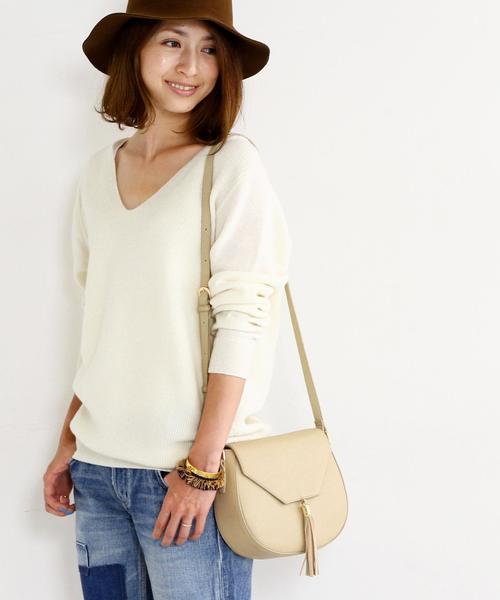 BEAUTY&YOUTH UNITED ARROWS（ビューティーアンドユースユナイテッドアローズ）の「BY∵ フラップタッセルショルダー◆（ショルダーバッグ・レディース・ブラック/ナチュラル/グレー/ダークブラウン・ﾌﾘ-）」の4枚目の写真