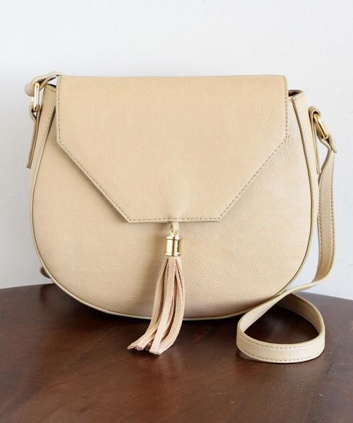 BEAUTY&YOUTH UNITED ARROWS（ビューティーアンドユースユナイテッドアローズ）の「BY∵ フラップタッセルショルダー◆（ショルダーバッグ・レディース・ブラック/ナチュラル/グレー/ダークブラウン・ﾌﾘ-）」の6枚目の写真