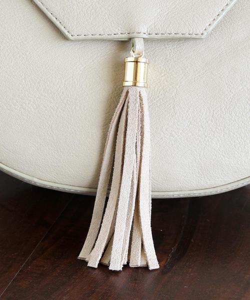 BEAUTY&YOUTH UNITED ARROWS（ビューティーアンドユースユナイテッドアローズ）の「BY∵ フラップタッセルショルダー◆（ショルダーバッグ・レディース・ブラック/ナチュラル/グレー/ダークブラウン・ﾌﾘ-）」の14枚目の写真