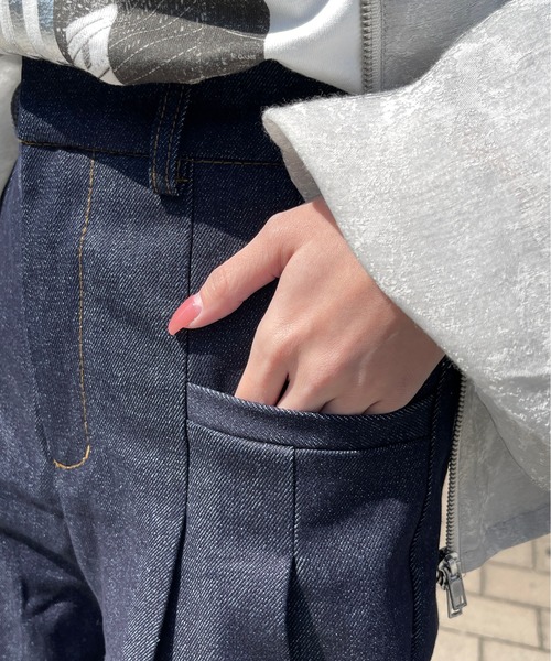 Meli rich（メリーリッチ）の「リジットデニムサイドポケットタックパンツ（デニムパンツ・レディース・ブラック/インディゴブルー・FREE）」の8枚目の写真