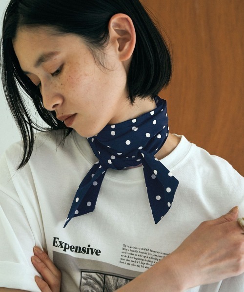 marjour(マージュール)の「DOT TWILLY(バンダナ/スカーフ・レディース・オフホワイト/ネイビー・FREE)」の2枚目の写真