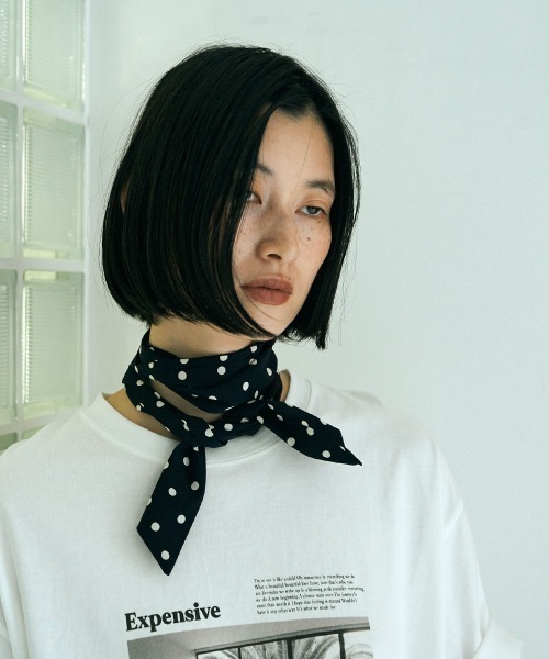 marjour(マージュール)の「DOT TWILLY(バンダナ/スカーフ・レディース・オフホワイト/ネイビー・FREE)」の4枚目の写真