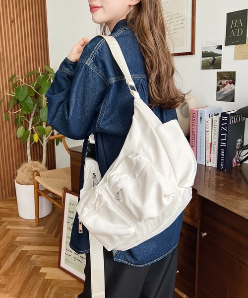 moment+(モーメントプラス)の「立体ポケットナイロンボディバッグ moment+(モーメントプラス)の「立体ポケットナイロンボディバッグ