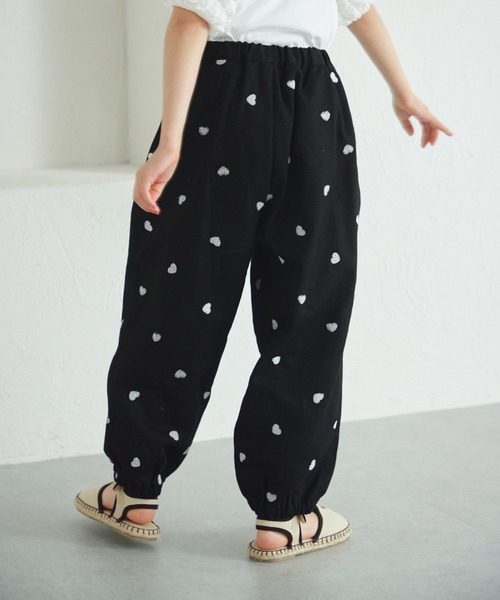 pairmanon(ペアマノン)の「ハート刺繍カーゴパンツ(カーゴパンツ・キッズ・ベージュ/ブラック・90/100/110/120/130/140/150)」の14枚目の写真