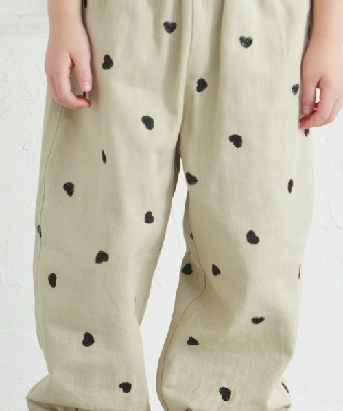 pairmanon(ペアマノン)の「ハート刺繍カーゴパンツ(カーゴパンツ・キッズ・ベージュ/ブラック・90/100/110/120/130/140/150)」の7枚目の写真