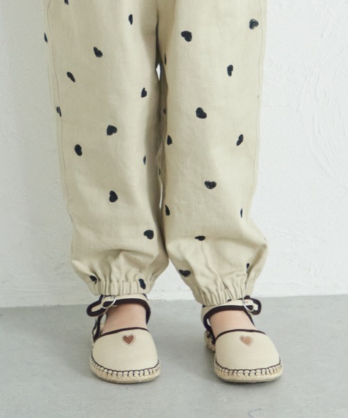pairmanon(ペアマノン)の「ハート刺繍カーゴパンツ(カーゴパンツ・キッズ・ベージュ/ブラック・90/100/110/120/130/140/150)」の6枚目の写真