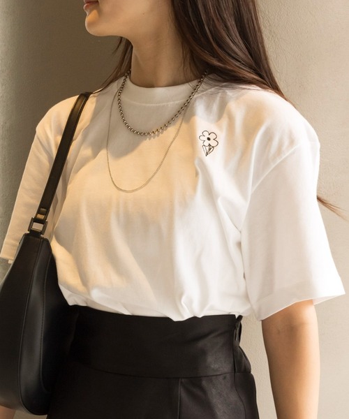 SETUP7(セットアップセブン)の「【SETUP7】フラワー デイジー ワンポイント ロゴ刺繍 半袖 Tシャツ(Tシャツ/カットソー・レディース・ホワイト系その他2/ホワイト系その他3/ピンク/ホワイト系1/ブラック/ブルー・FREE)」の4枚目の写真