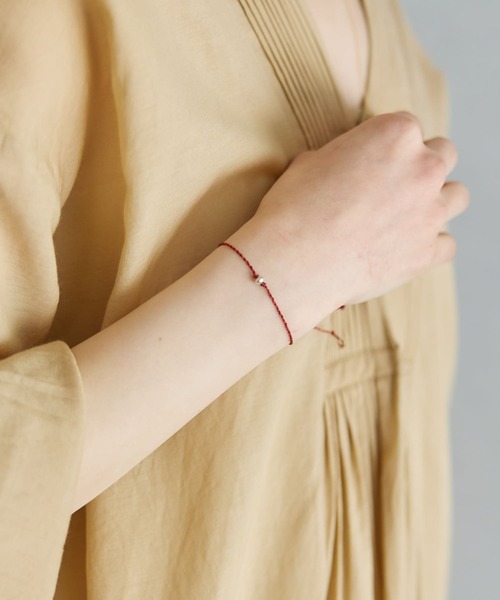 URBAN RESEARCH(アーバンリサーチ)の「decor『デコール』 String Bracelet(ブレスレット・レディース・シルバー/ブラック/イエロー/レッド/ブロンズ・-)」の3枚目の写真