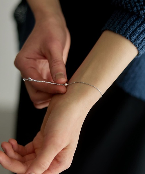 URBAN RESEARCH(アーバンリサーチ)の「decor『デコール』 String Bracelet(ブレスレット・レディース・シルバー/ブラック/イエロー/レッド/ブロンズ・-)」の8枚目の写真