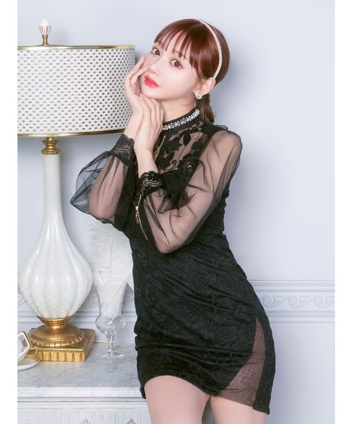 DAZZY(デイジー)の「【販売枚数2000枚を突破】主役級ビジュ叶う 殿堂入り 谷間魅せ パールネックフラワー 刺繍 タイト ミニ丈 ドレス(ドレス・レディース・アイボリー/ブラック・S/M/L)」の9枚目の写真